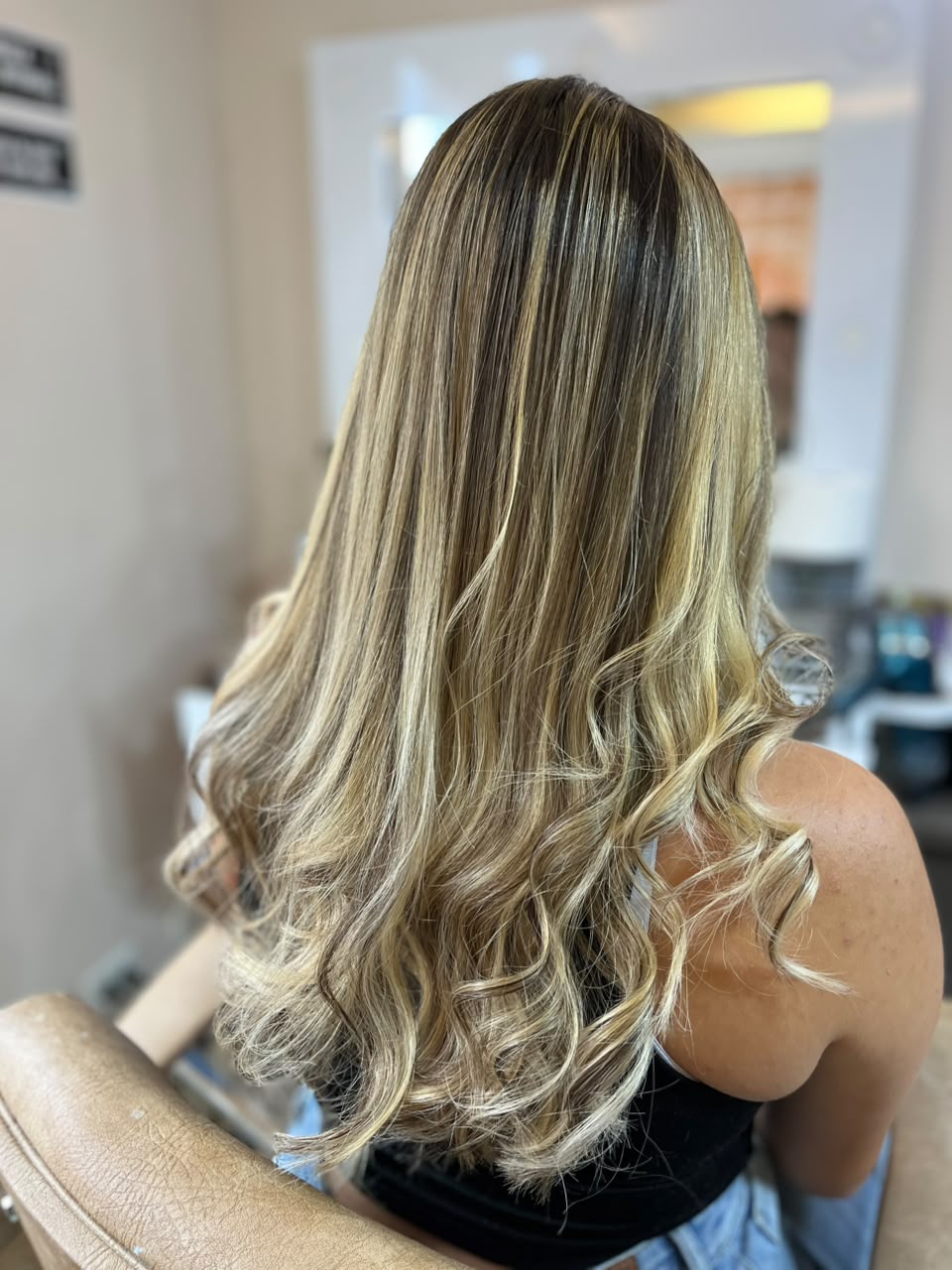 Balayage rubio con ondas