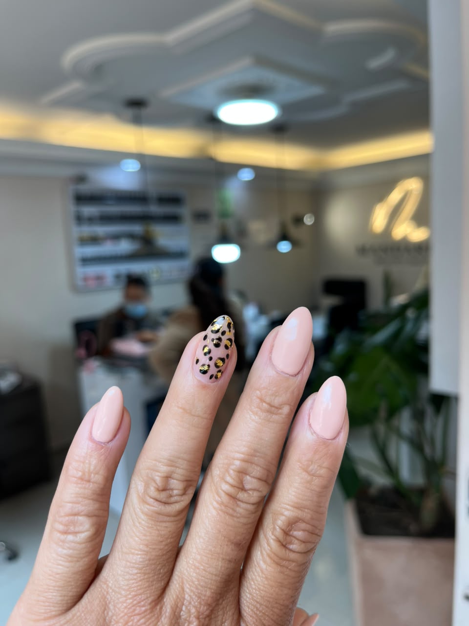 Virginia Davila, Manicurista Profesional en Mandarina Beauty Salón
